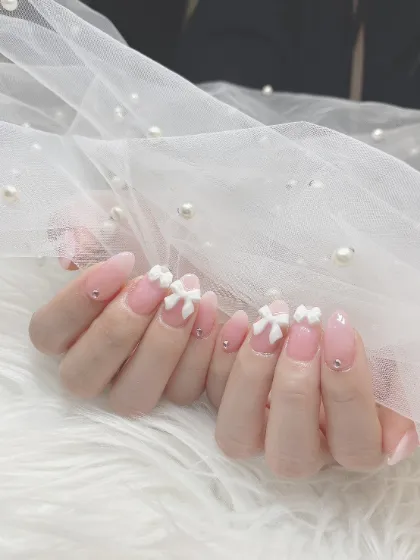 肌なじみの良い上品シンプルネイル